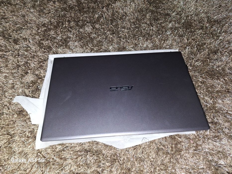 Vând laptop Asus vivobook