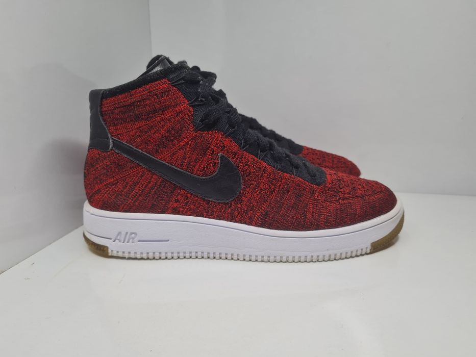 Кецове Nike Air Force 1 Flyknit 

Носени,но в отлично състояние. 

Раз