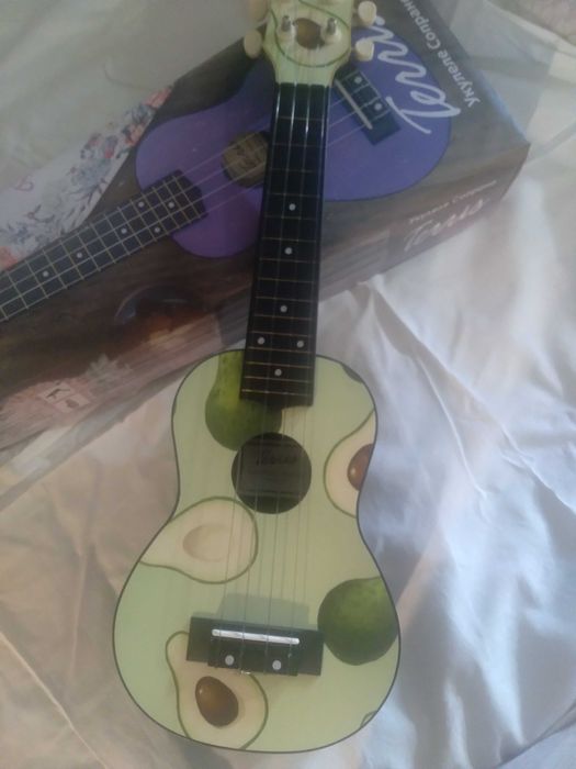 Продам укулеле сопрано