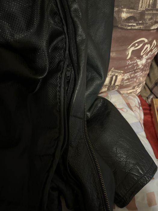 Куртка кожанная .