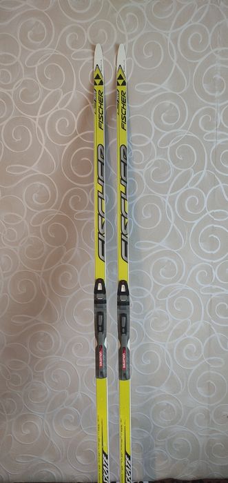 Продам Лыжи и ботинки