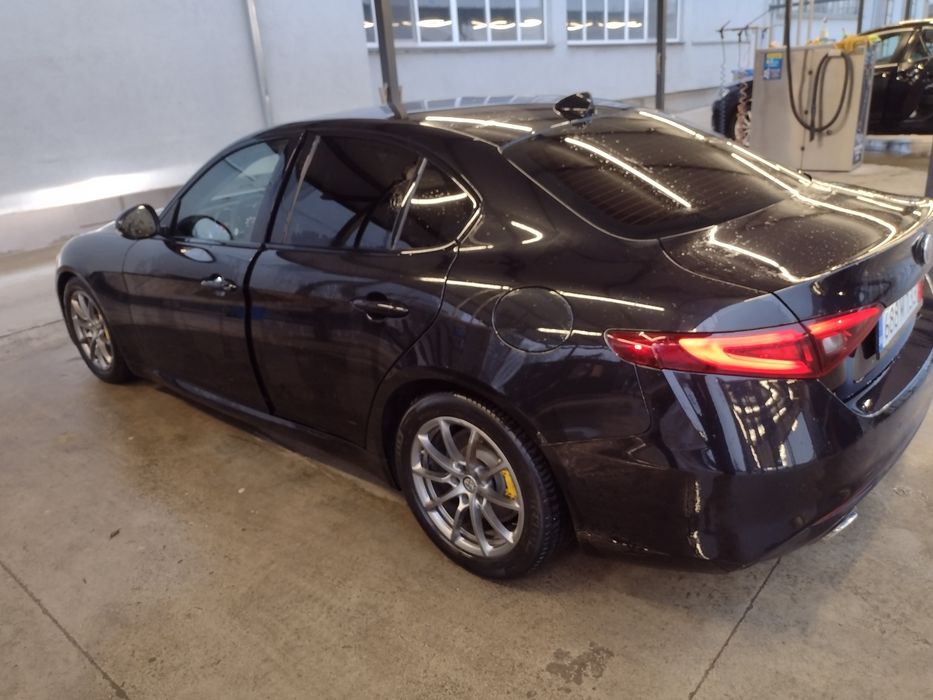 Топ състояние Alfa Romeo Giulia 2.0 Ti