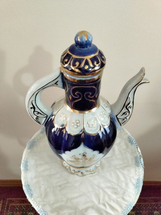 Продам чайник из фарфора производства СССР