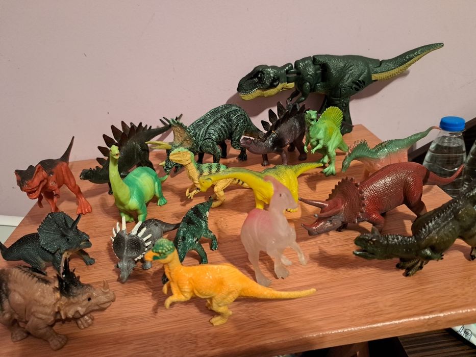 Динозаври лот 17бр