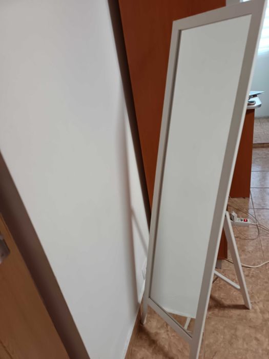 Oglinda cu suport, culoare alb