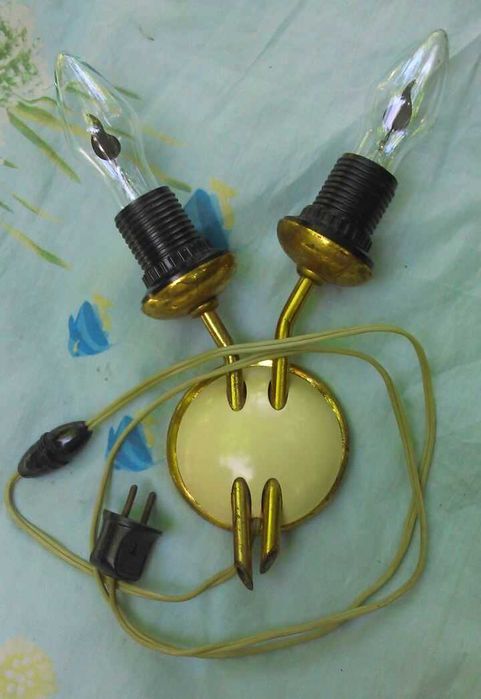 Бра с декоративными лампами "мерцающее пламя"