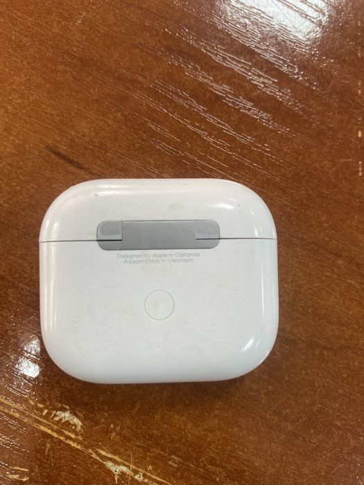 Продаю оригинальные Apple AirPods 3.