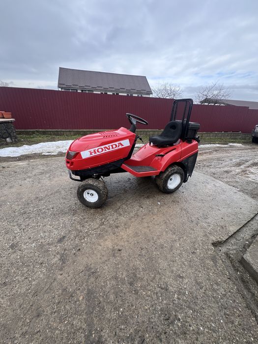 Vând tractoraș de gazon