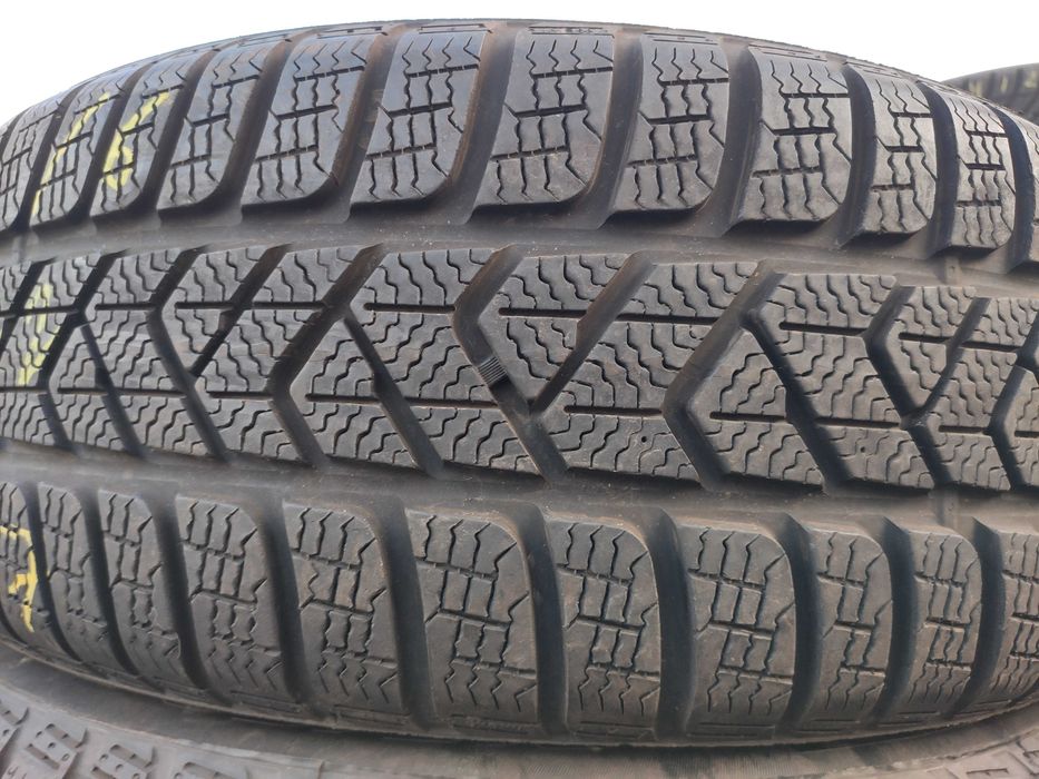 2бр Зимни гуми 215 60 16 - Pirelli - DOT 2022