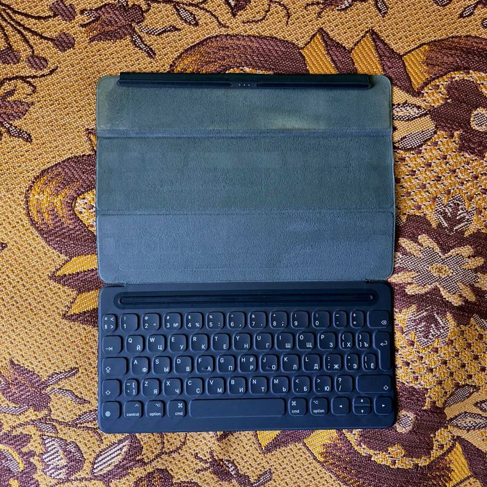 Продам чехол-клавиатуру Apple