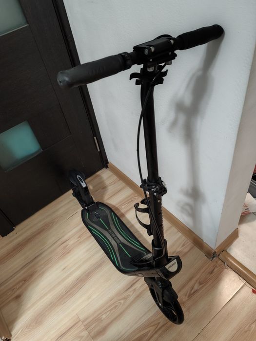 Vând trotineta urban master