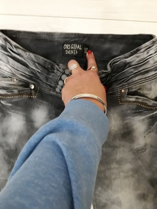 Продавам дамски дънки  оригинални Ниска цена