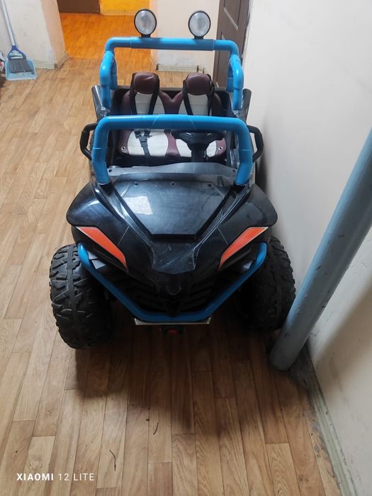 Продам машину игрушку