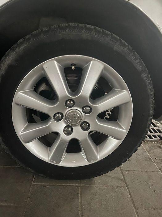 Toyota Corolla Verso 2004г(1.8 бензин-газ)