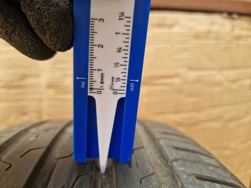 2 Continental R17 215/65
летни гуми 
DOT2022