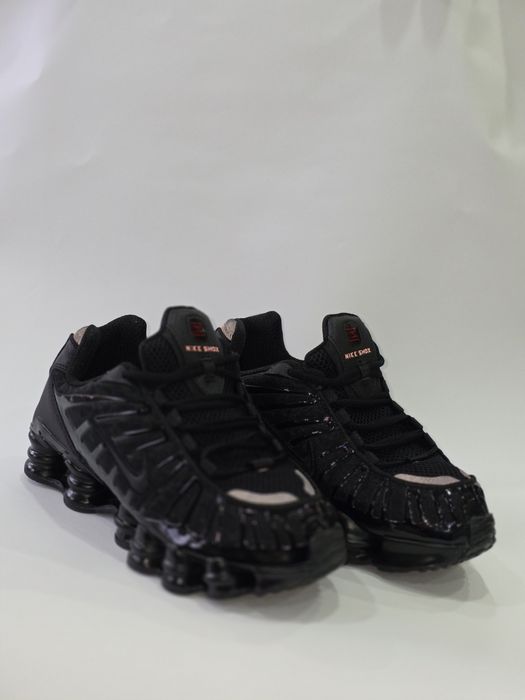 Nike Shox black.