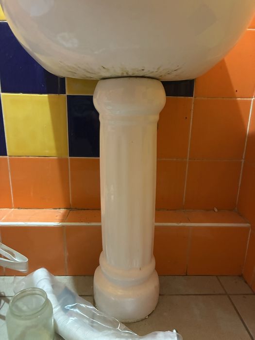 Раковина так-же есть унитаз