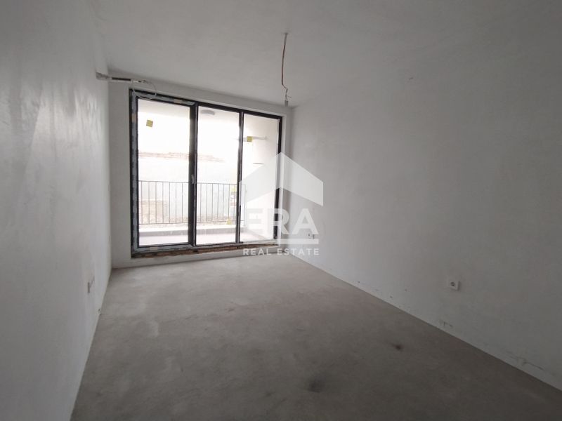 Продава се Двустаен апартамент в Варна, Център - 66 кв.м за 2728 €/кв.м - Снимка #8