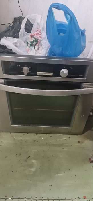 Cuptor electric incorporabil