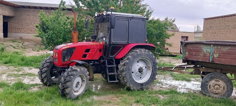 Трактор 1025.2 сотилади