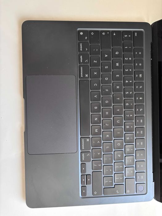 MacBook Air 13" – Apple M2 | 8GB RAM | 256GB SSD | 2022