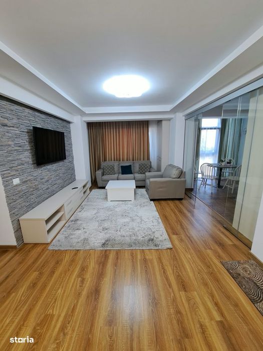Apartament cu 3 camere semidecomandate, Centru