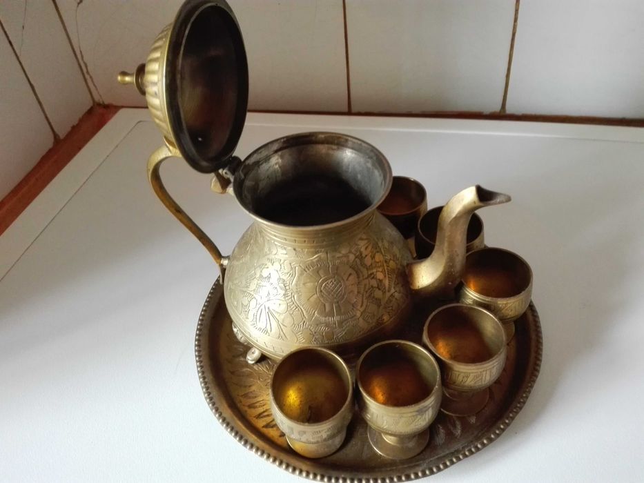 Месингов сервиз и стойка , поставка за вино .