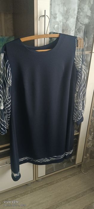 Продам  два платья.