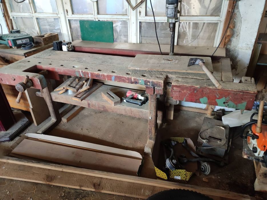 Дърводелска маса и дъска за чертане