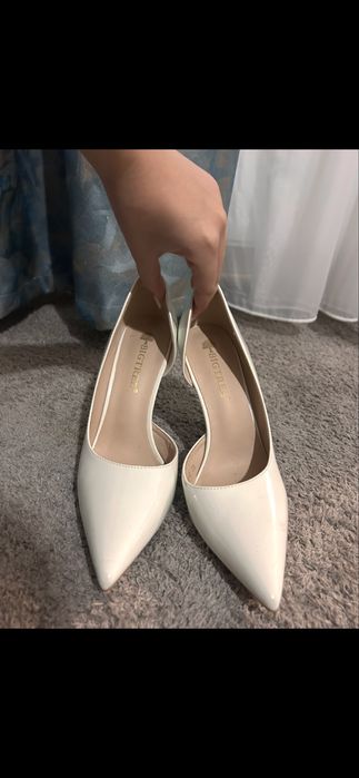 Pantofi cu toc/ tocuri perfecte pentru orice eveniment