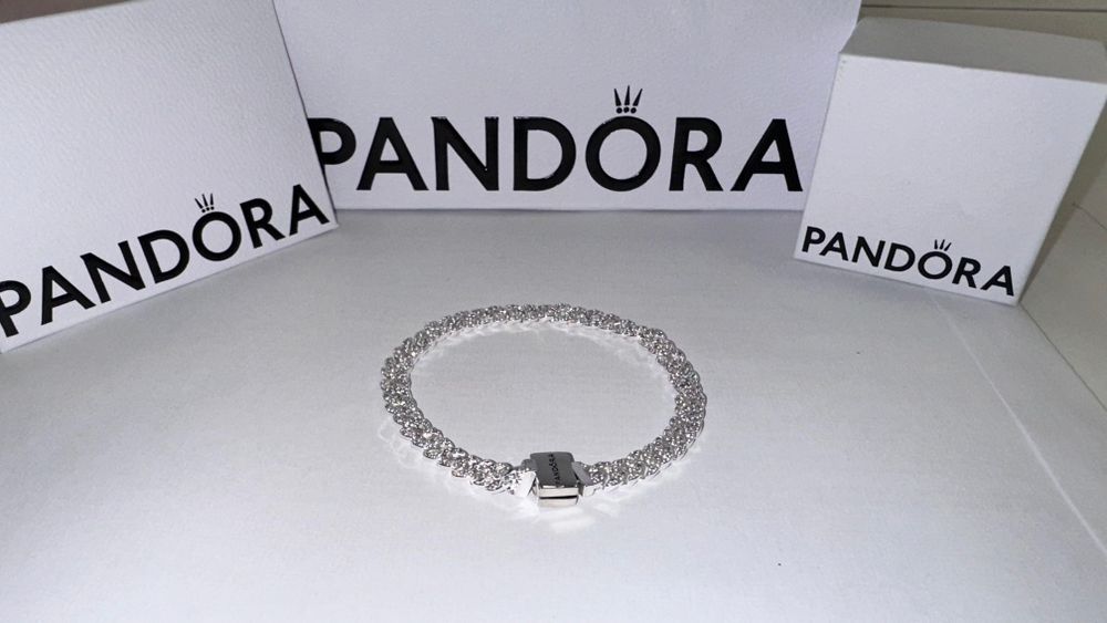 Brățară Pandora cu lanț cubanez cu elemente în stil pavé
Argint 925
81