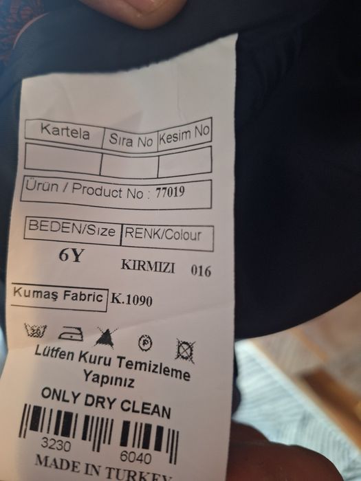 Titlu: Costum elegant băieți (sacou + vestă + pantaloni) – ocazii speciale

Preț: (completează prețul)

Descriere:
Vând costum elegant pentru băieți,