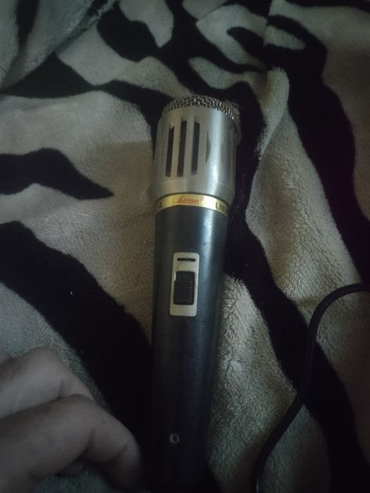 Продам микрофон б.у , только нет провода