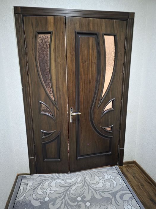 двери из материала шпон в хорошем состоянии