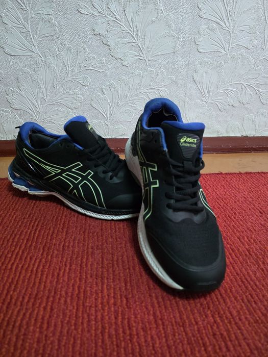 Продам кроссовки