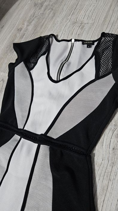 Черно бяла рокля- S размер