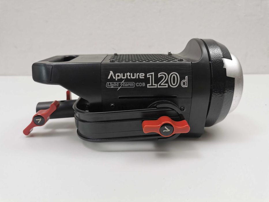 Aputure Light Storm COB 120D диодно постоянно осветление