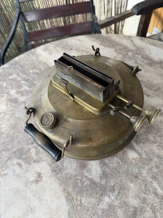 Lampa alama pe benzina din secolul XX camping de colectie deco