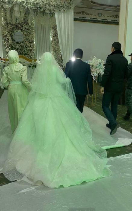 1  milliondan Kelin ko’ylak. 1-martta kiyilgan,ideal holatda sotiladi.