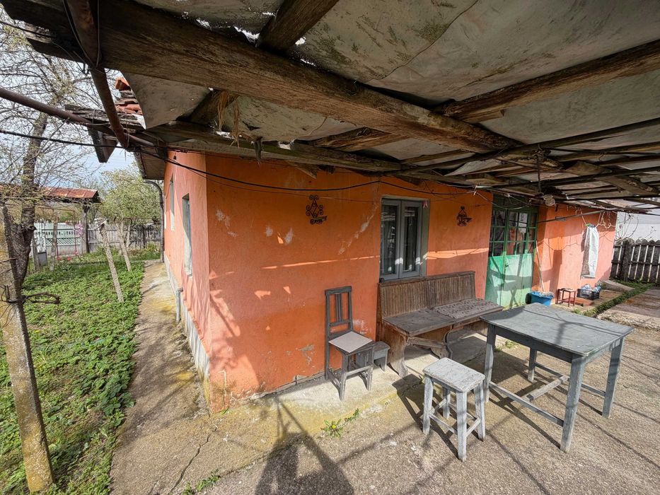 Vand Casa cu 4 camere si teren total de 2500 mp in Comanda Mehedinti