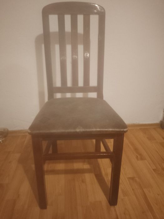 Продавам столове букови