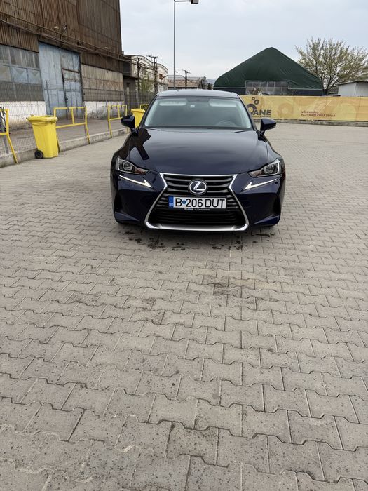 Lexus is 300h hibrid