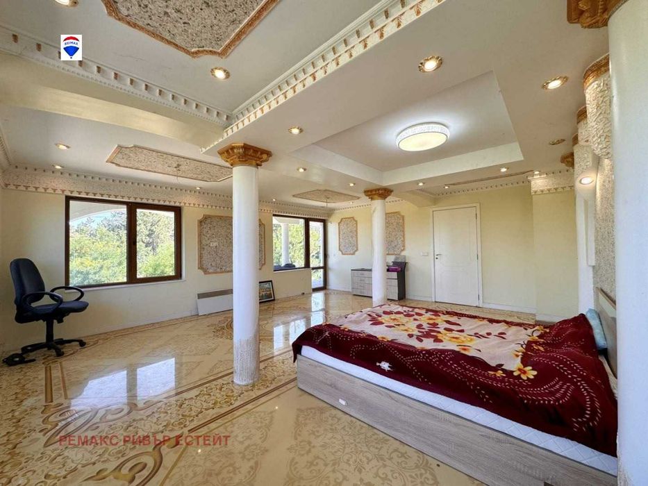 Продава се Къща в Русе, в.з. Средна кула - 300 кв.м за 600 €/кв.м - Снимка #1