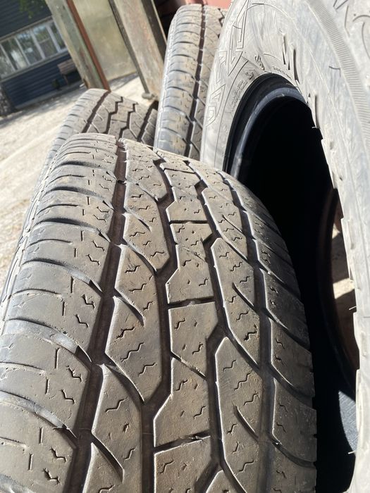Продам комплект шин Maxxis