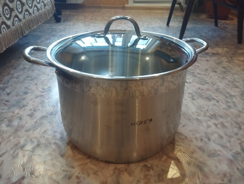 Продам новую  кастрюлю 23 л