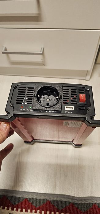 Vând invertor defect