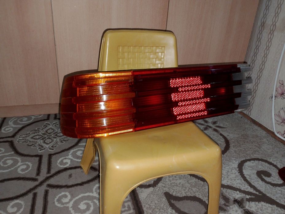 Продам задний левый фонарь