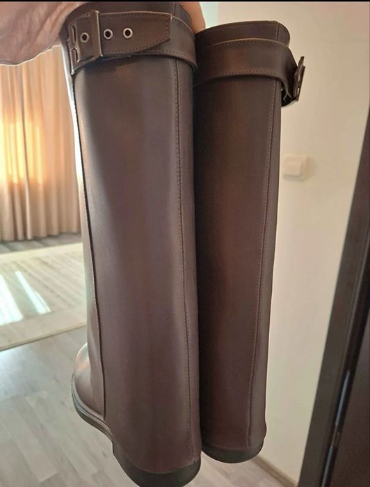 Кафяви уникални ботуши