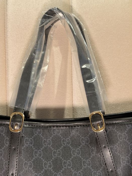 GUCCI – Geantă tote GG Supreme (negru/gri)