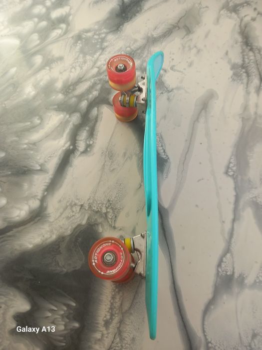Vând penny board în stare buna !
